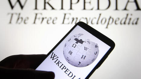 Wikipédia clarifie sa position sur l'IA et interdit les articles générés par LLM ...